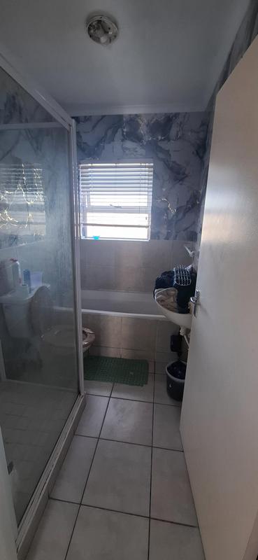 2 Bedroom Property for Sale in Goodwood Central Western Cape